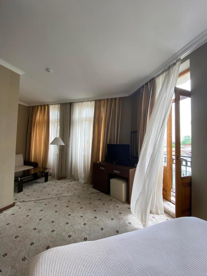 Hotel Empire Kutaisi Exterior photo